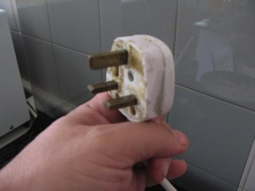 Old Plug, No Insulation on Prongs