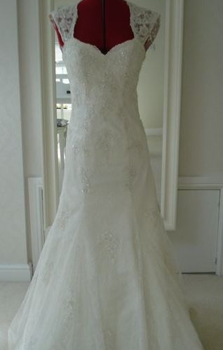 Essence Of Australia D1264 Bridal Gown