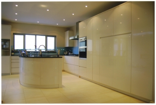 Bespoke high gloss sprayed contemporary kitchen